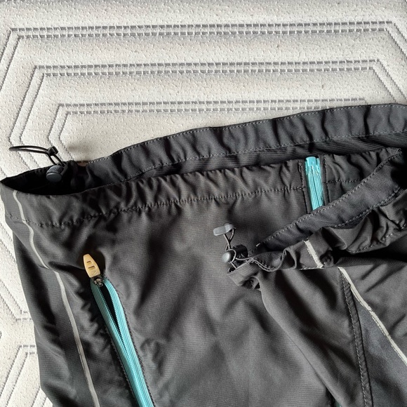 North Face Flight Series wind breaker - Picture 3 of 6